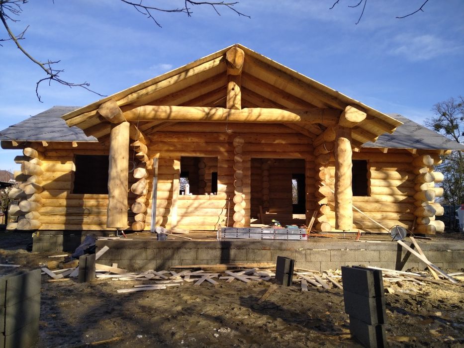 Case cabane lemn rotund (bușteni)