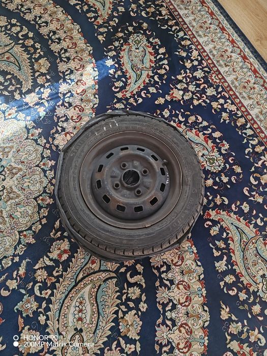 Продам шины с дисками на матиз!