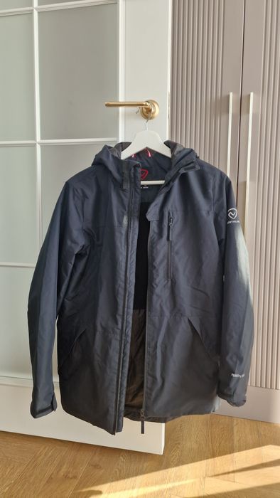 Продам ветровку на мальчика.