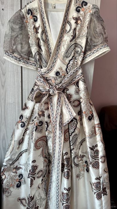 Продавам рокля тип прегърни ме обличана веднъж