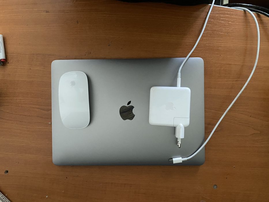 MacBook Pro 13” (2017)