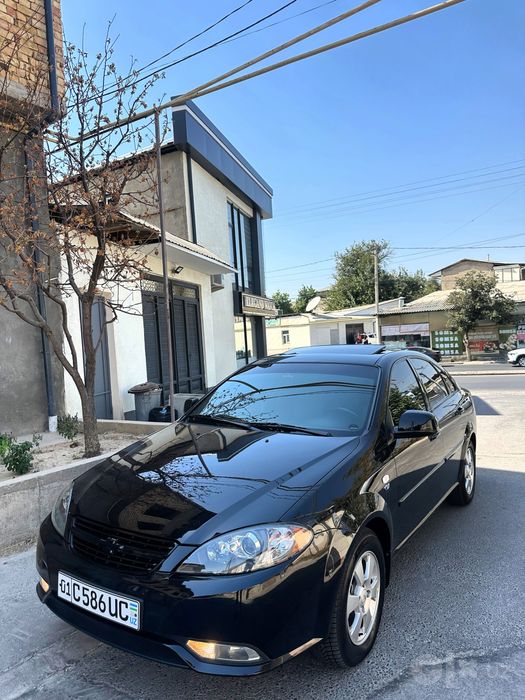 Qora jentra avtomat 10700$