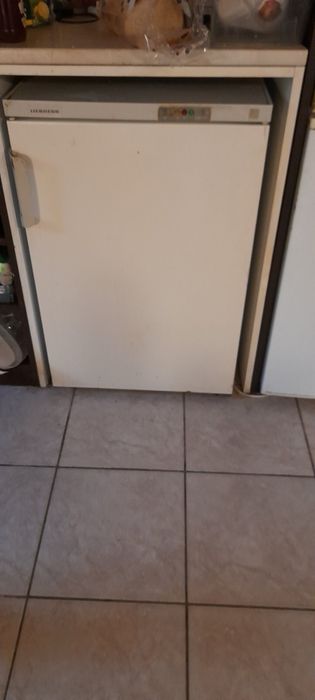 Продавам хладилник и фризер