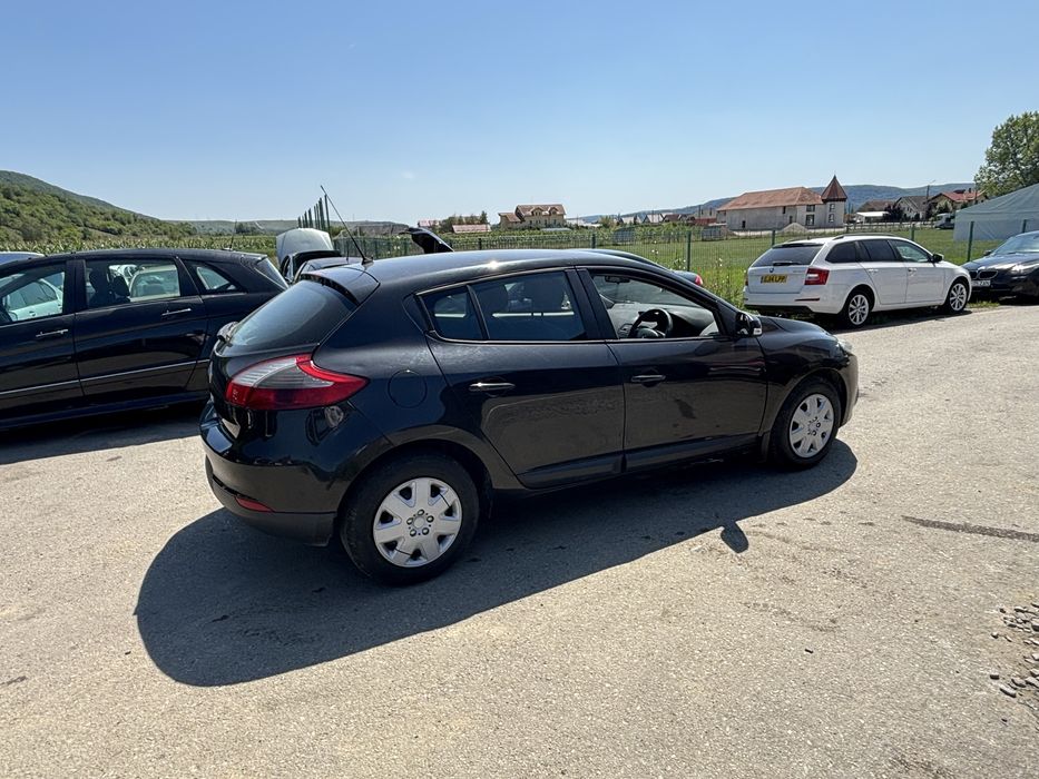 Dezmembrez Renault Megane 1.5 dci 3 III 2009 euro 4 cod motor K9K