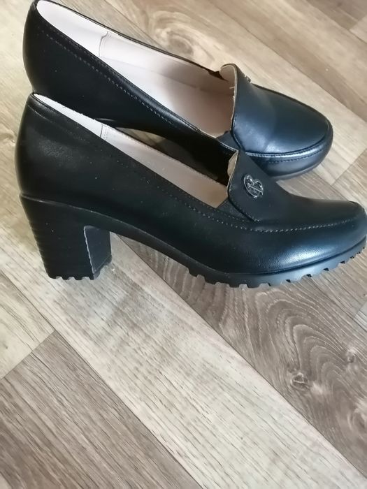 Продам туфли женские