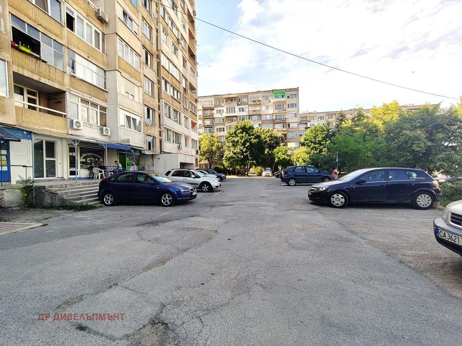 Маломерен тристаен до Метростанция Вардар