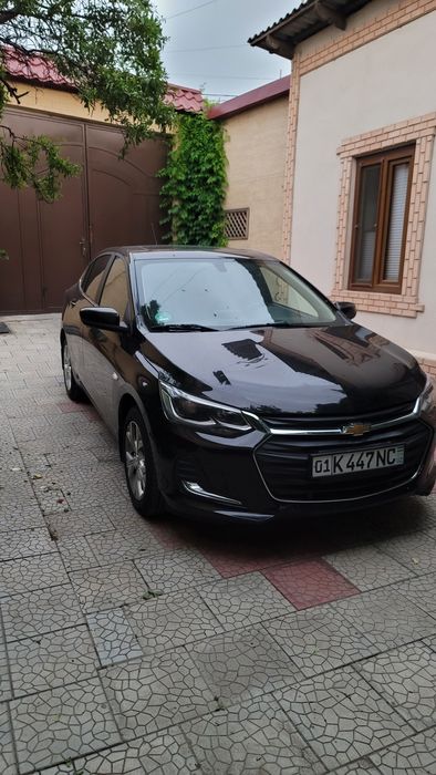 Продаю Onix premier plus