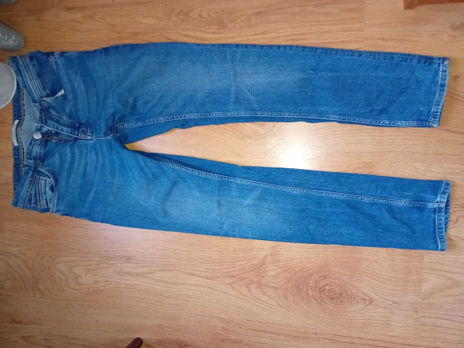 Vand 4 perechi de blugi Zara si H&M
