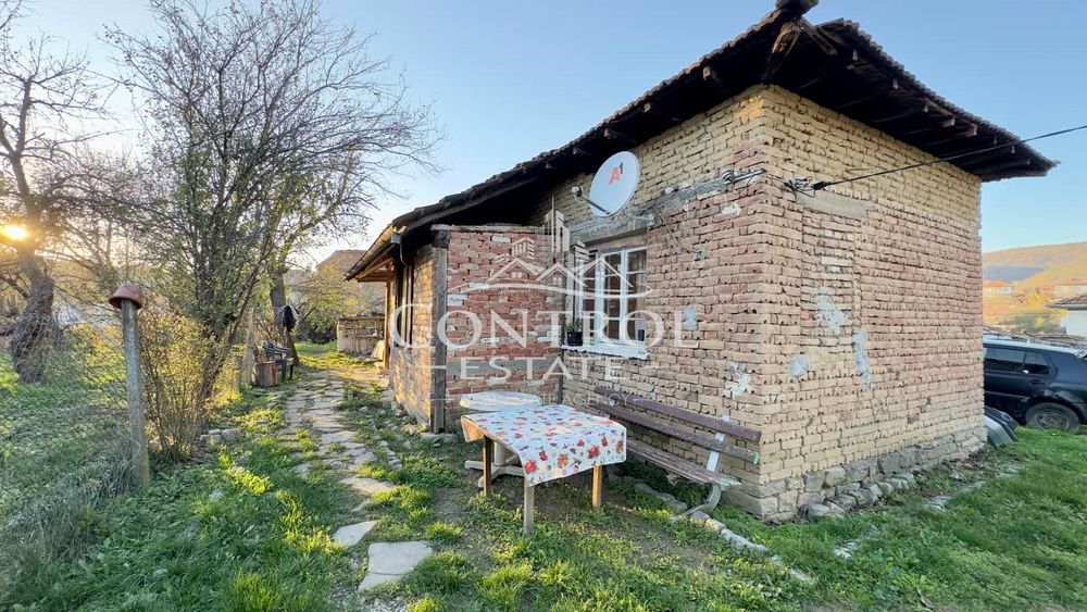 Къща в Велико Търново, област-гр.Дебелец площ 90 цена 80000