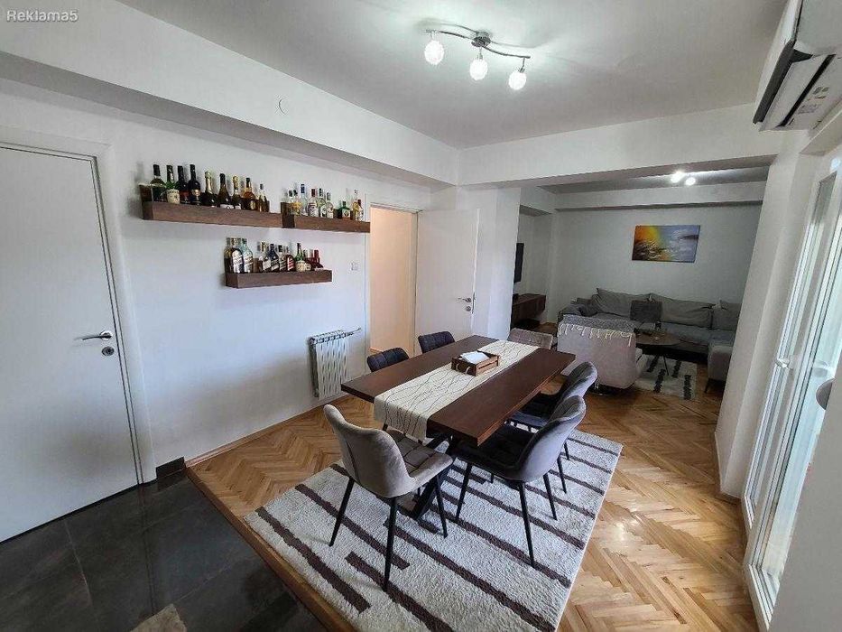 Дава се под наем Двустаен апартамент в Бургас, Център - 60 кв.м за 229.5 € - Снимка #1