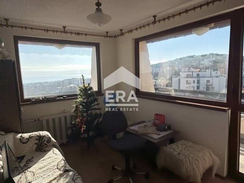 ЕКСКЛУЗИВНО!Фамилна четириетажна къща с отличен  инвестиционен потенци