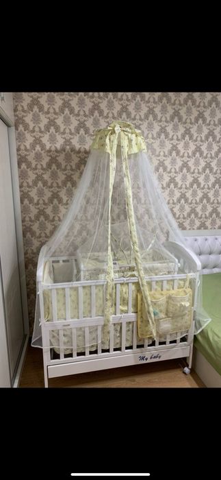 Кроватка детская.б/у. В отличном состоянии.В данный момент вверх снят.