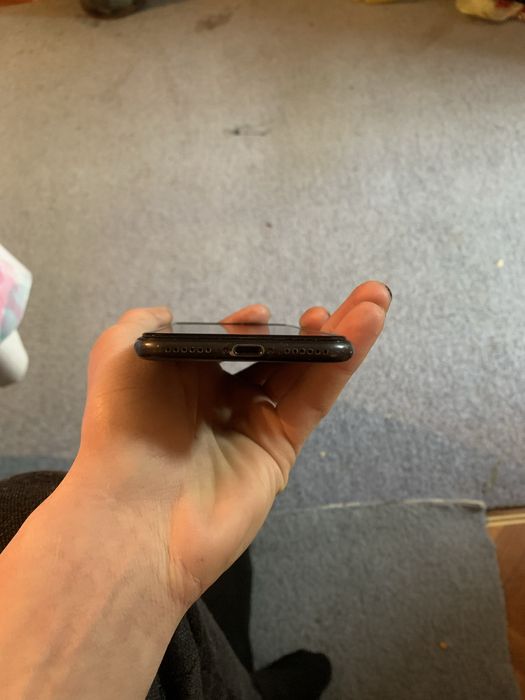 Продам Айфон 7