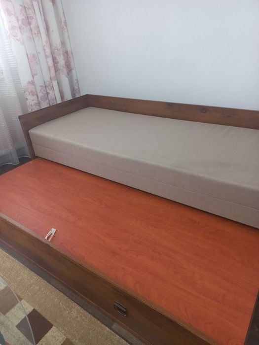 Canapea extensibilă cu ladă de depozitare