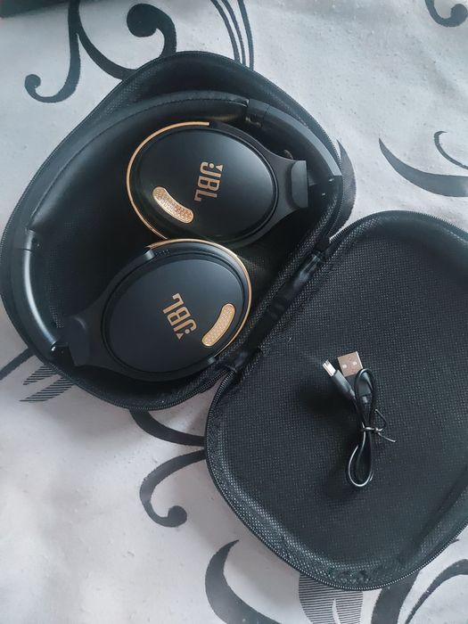 Наушники jbl новый