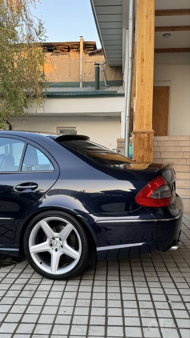 Mercedes Benz W211 E55 AMG Tanzanite Blue Met