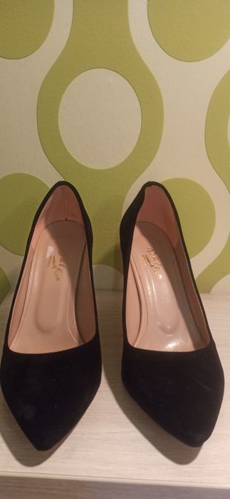 Обувки 36 черни класически кадифе