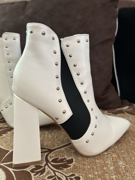 Botine noi 38 albe
