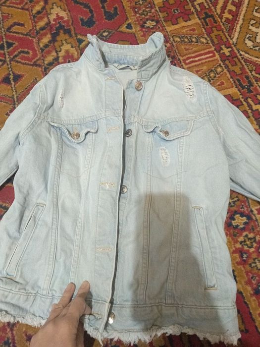 продам джинсовую куртку в идеальном состоянии