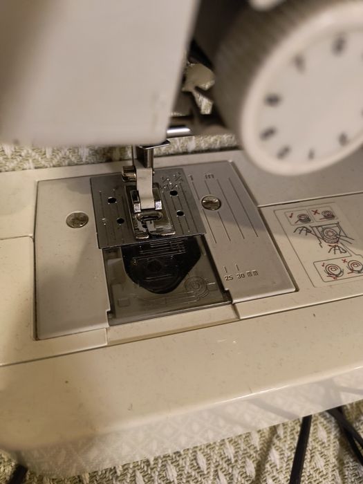 Mașina cusut BROTHER