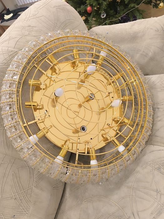 Люстра большая круглая