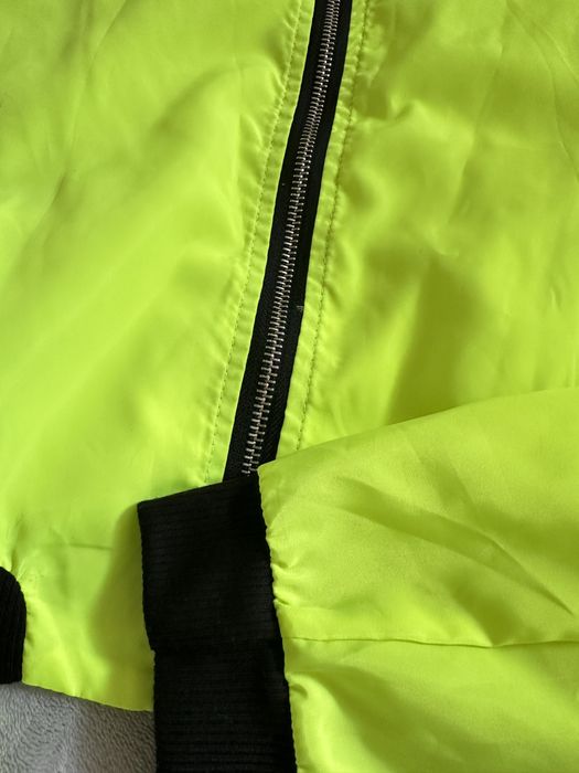 Електриково тънко късо яке по модел на ZARA