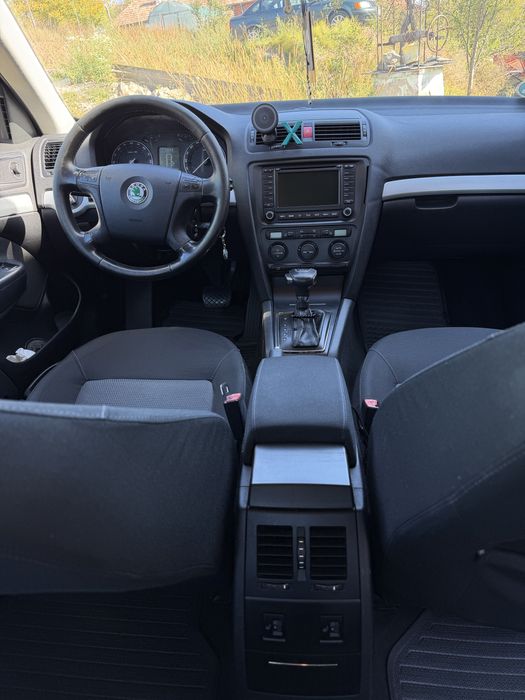 Vând Skoda Octavia II