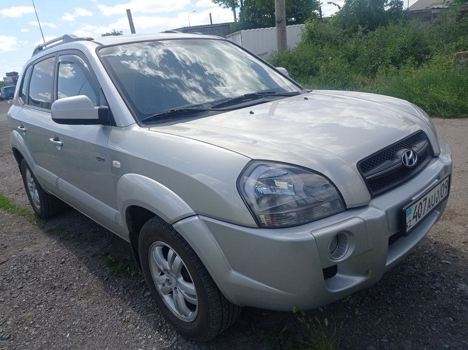 Hyundai Tucson 2008 2.7 л.