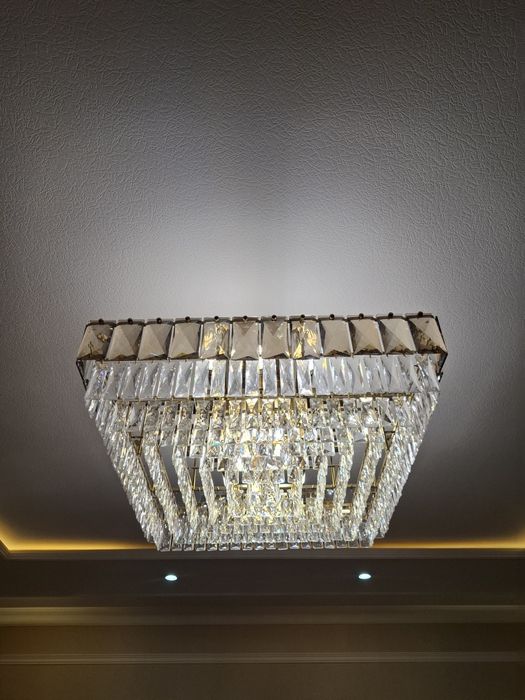 Хрустальная люстра для зала