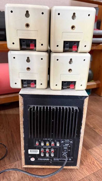 5.1 Колонки Microlab M-1000 (5 колонок + Сабвуфер)