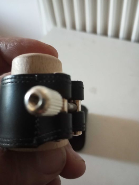 Продавам гривна за саксофон Вандорейн