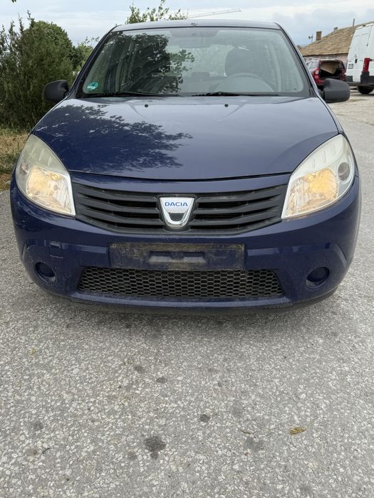 На части Dacia Sandero 1.2i 16v 75кс 2010година ръчка