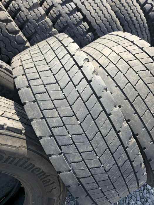 Anvelope de tracțiune și de direcție.