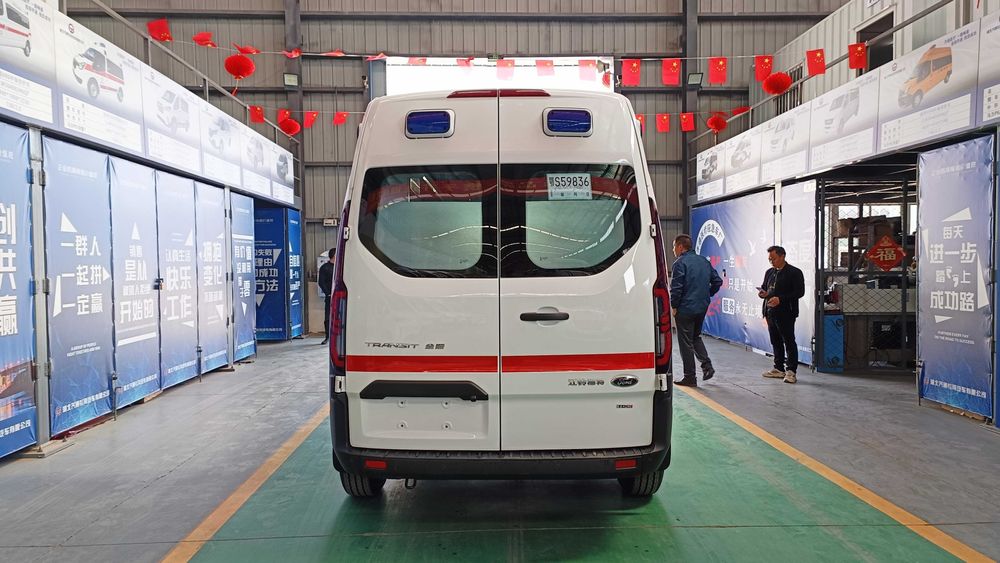 Машина скорой помощи Ford Transit Ambulance. Цена с растможкой