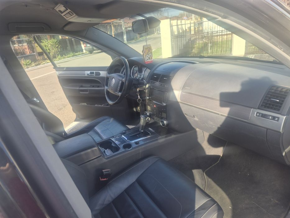 Vând Touareg Volkswagen