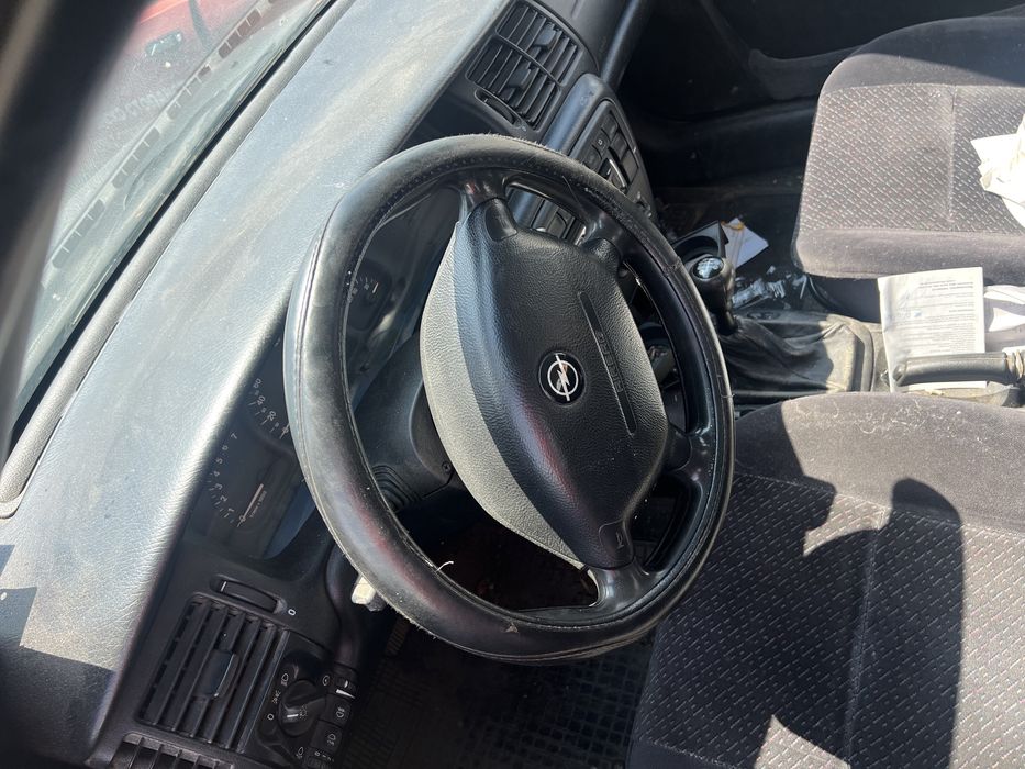 Opel Vectra B 1.6 16v НА ЧАСТИ