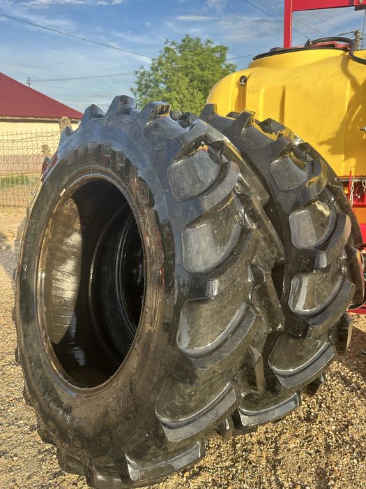 Vând cauciucuri noi tractor 13.6 r28