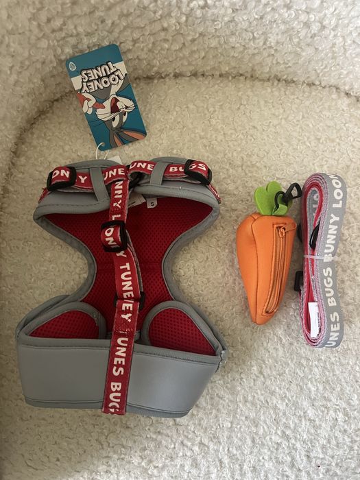 Комплект нагръдник и повод „Бъгс Бъни“