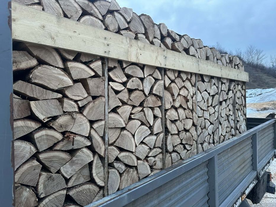 Vând lemne de foc taiate sparte