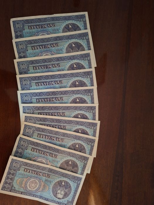 Vând bancnote vechi de 100 lei