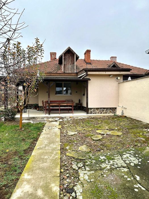 Casa cu 3 camere de vanzare