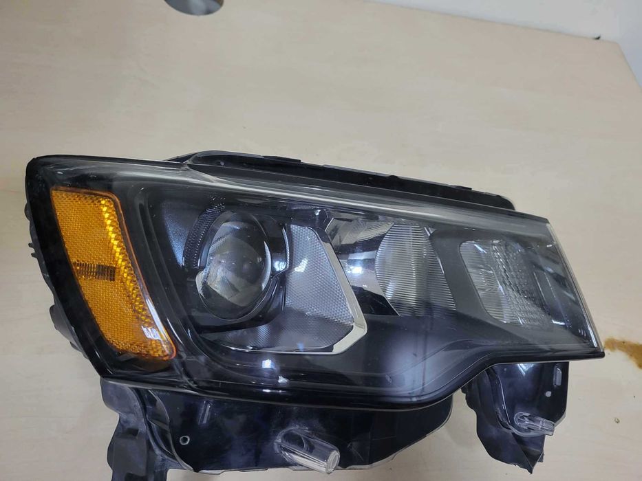 Десен фар за Jeep Cherokee USA WK2 desen far чероки