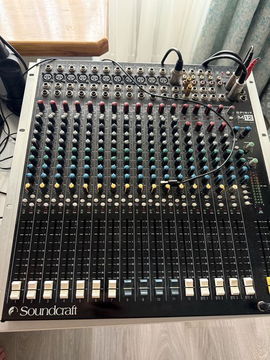 Mixer analogic SOUNDCRAFT SPIRIT M12
