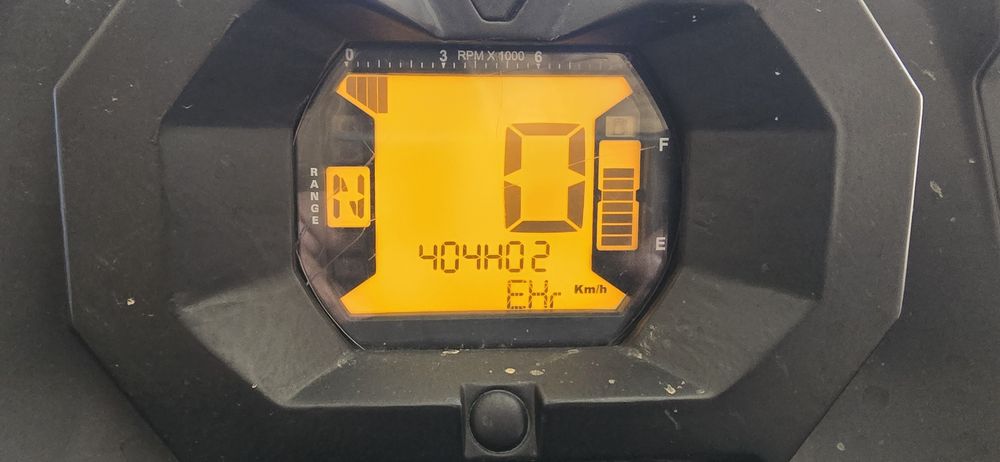 Can am  1000 cc 6x6  an 2016
