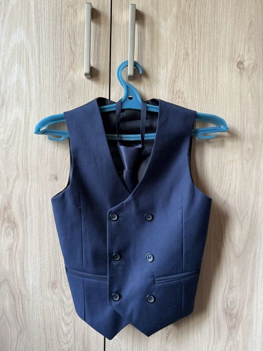 Школьный костюм (тройка) .