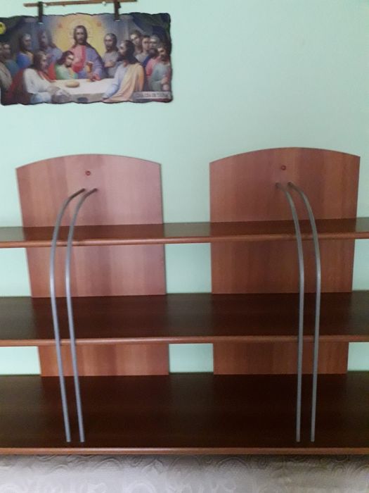 Bibliotecă suspendată