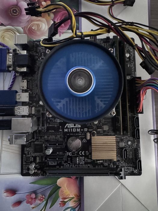 Комплект мать, проц, кулер, озу.