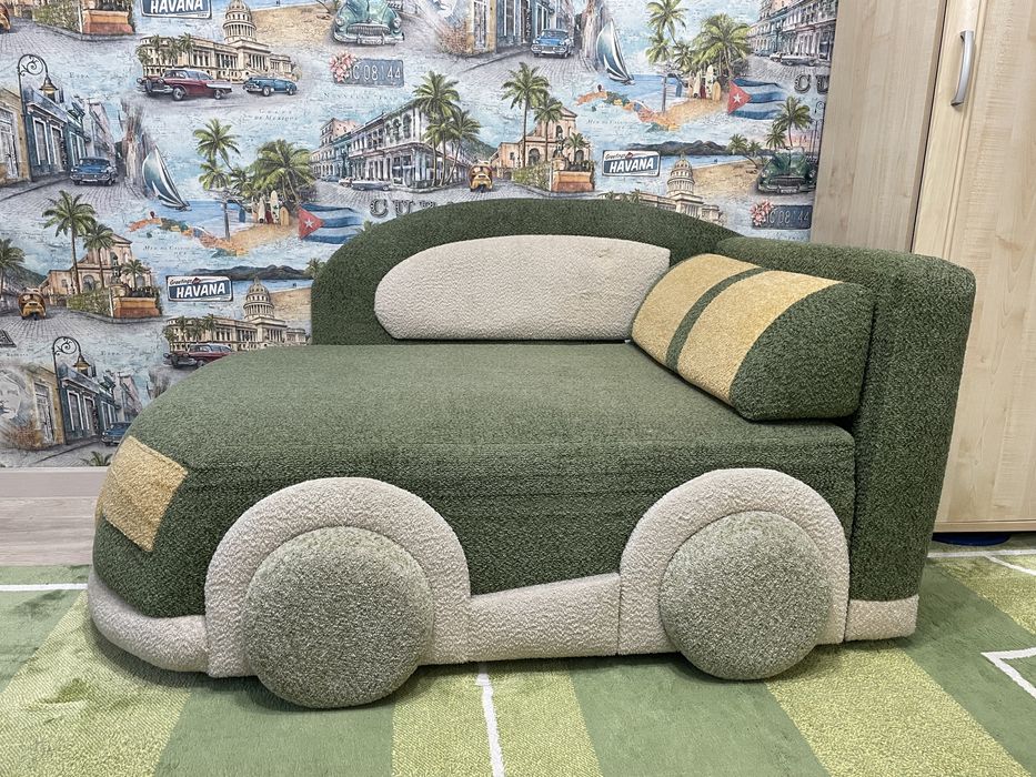 Продам детский диванчик-машинка