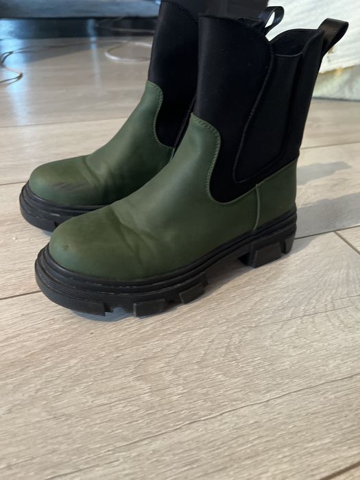 Ботинки для девочки цвета хаки