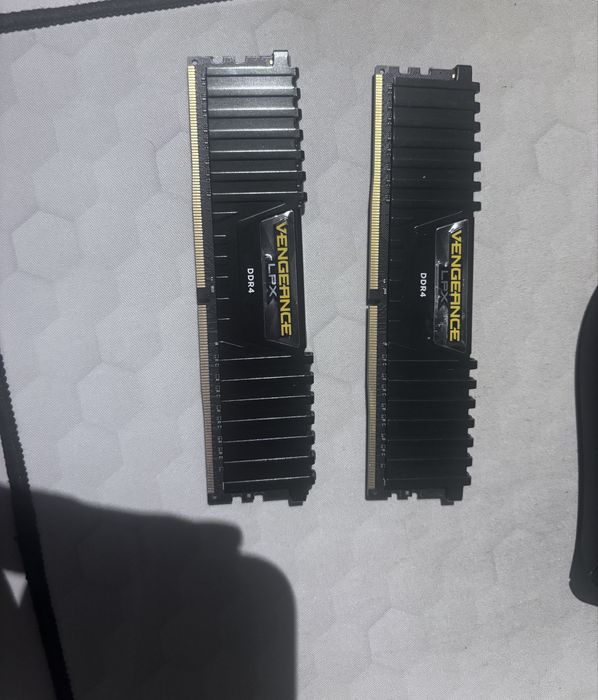 16gb 3000mhz ddr4 CORSAIR LPX dual channel